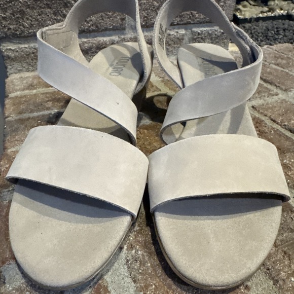 Munro Lucia Womens Size 9.5M Beige Leather Block Heel Sandal - Picture 5 of 16